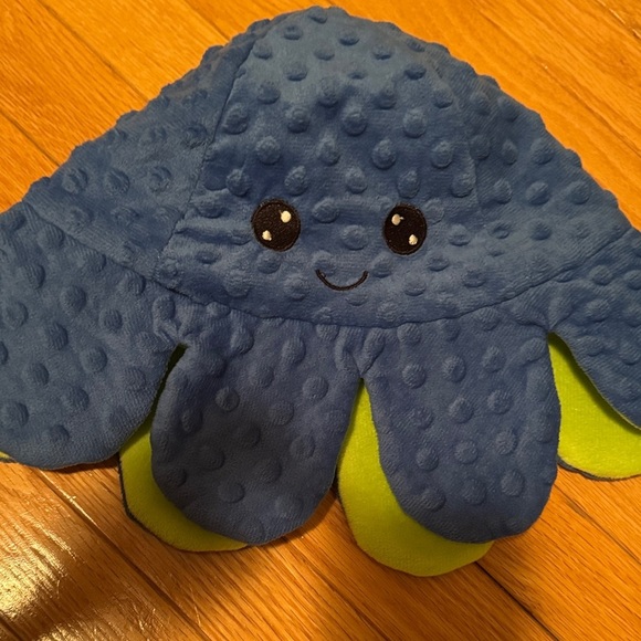 NWOT Two Reversible Plush Octopus Hats - - Picture 5 of 5